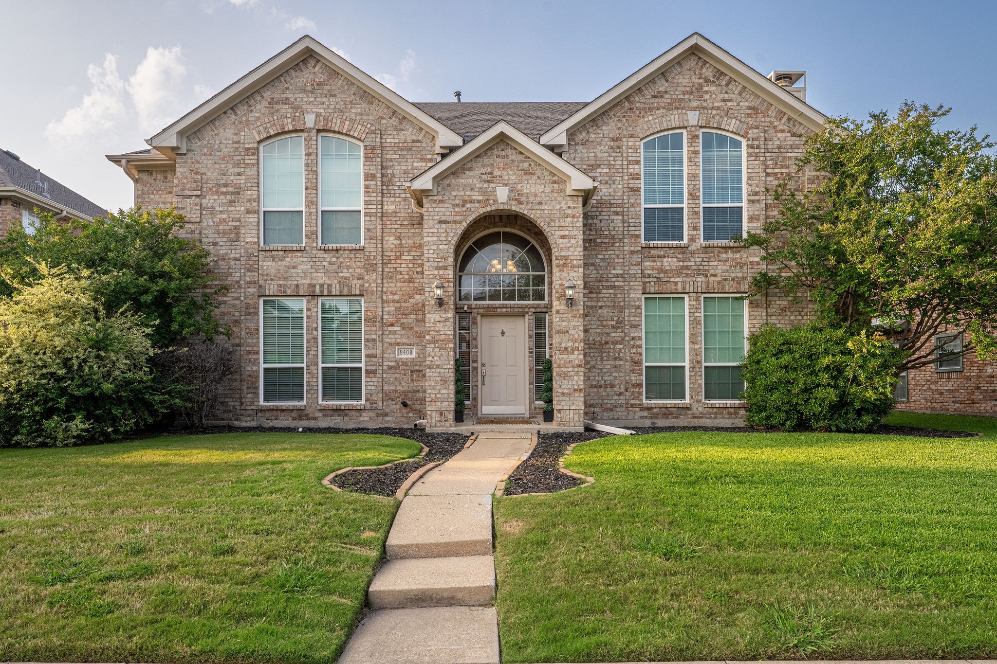 8409 Luna Drive