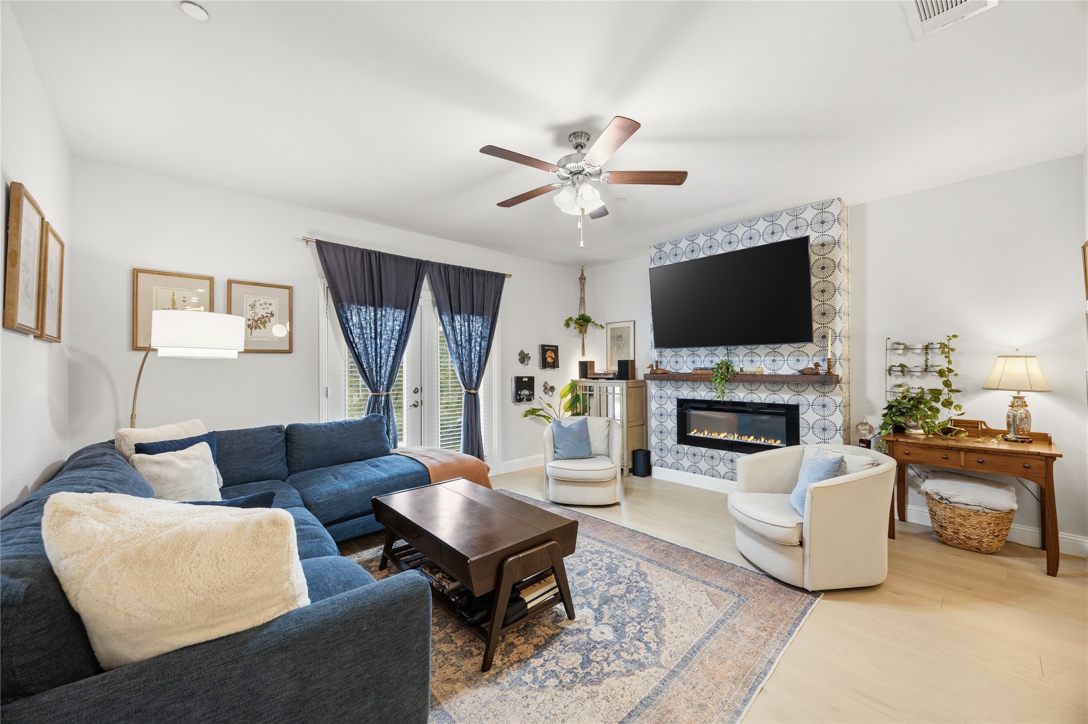 7833 Bayside Drive