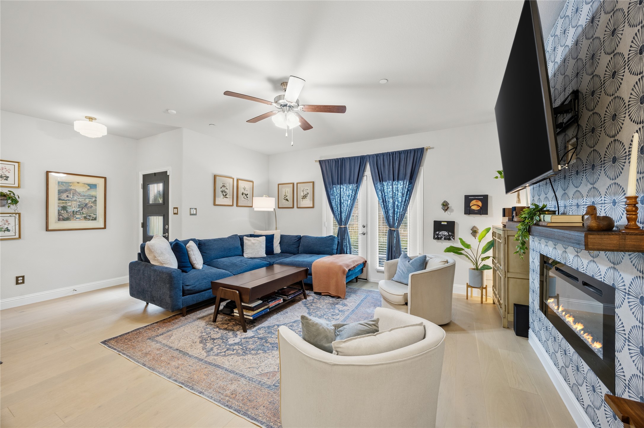 7833 Bayside Drive