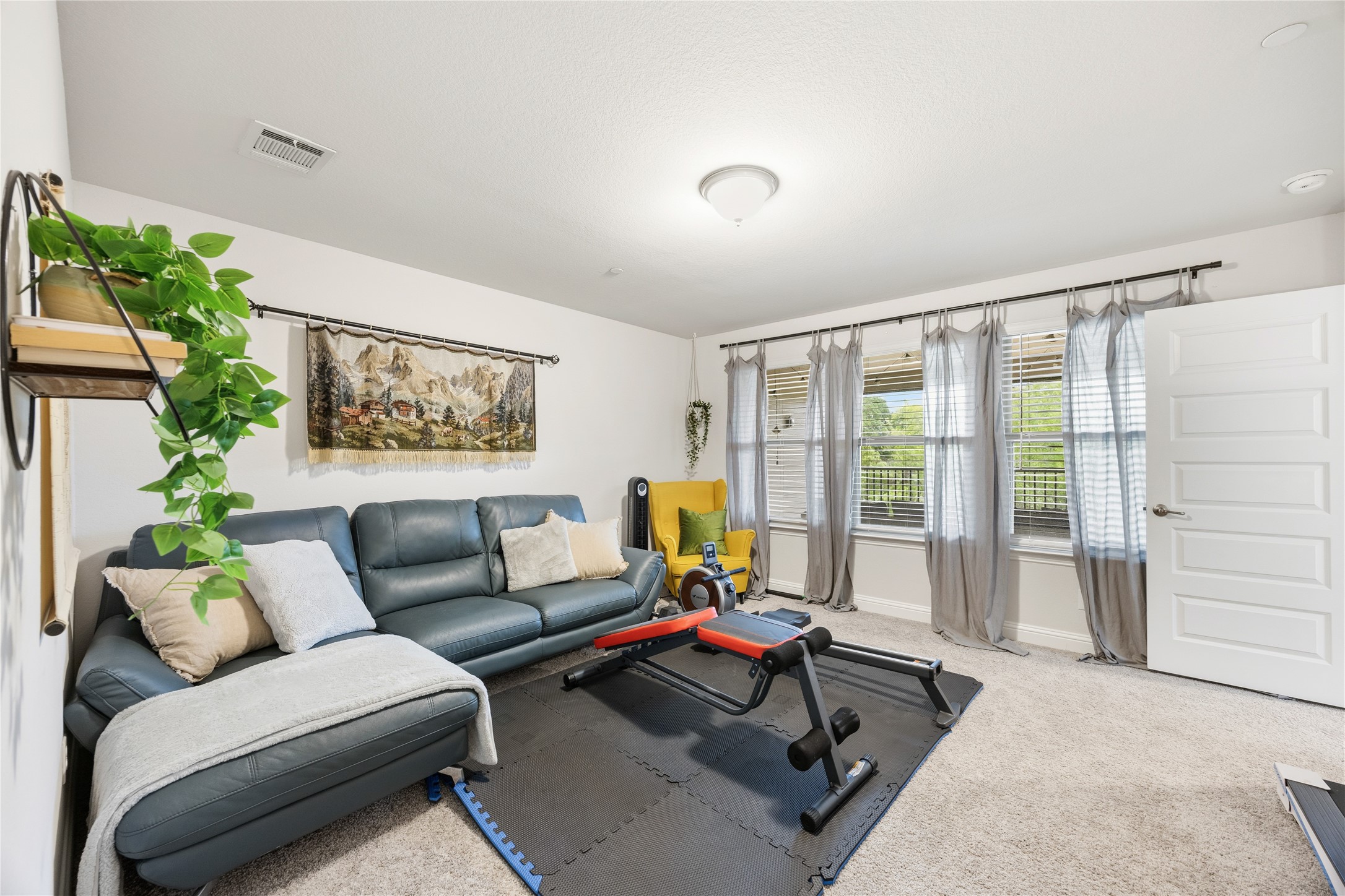 7833 Bayside Drive