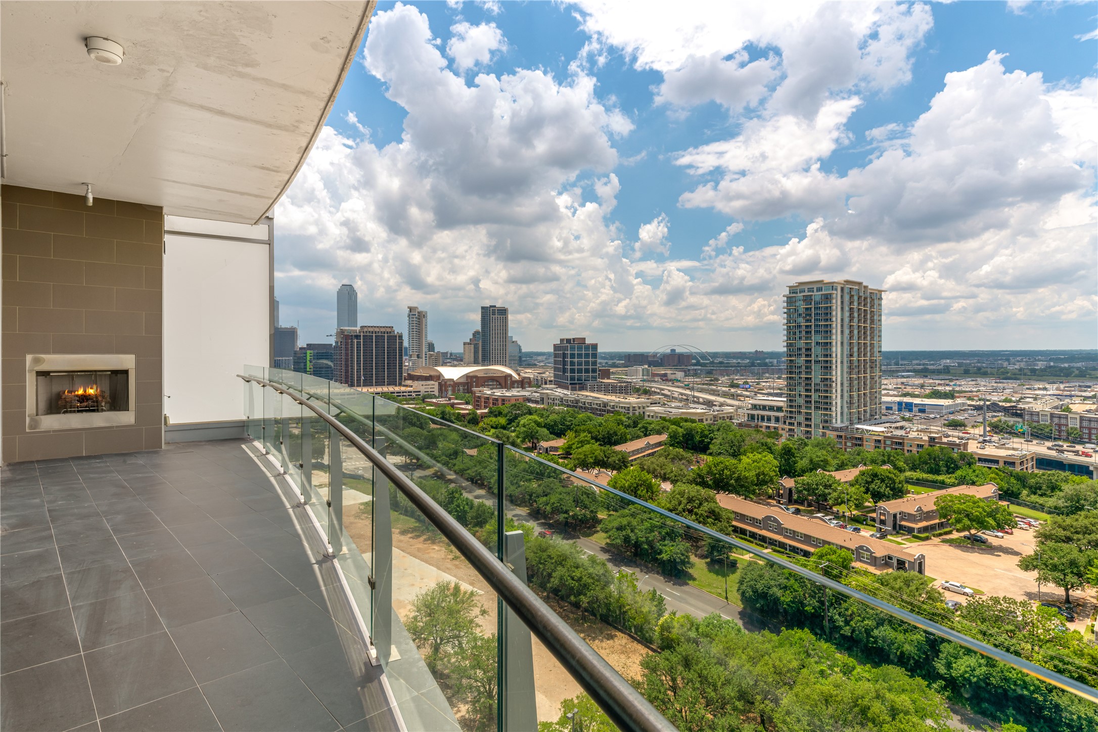 3130 N Harwood 1502