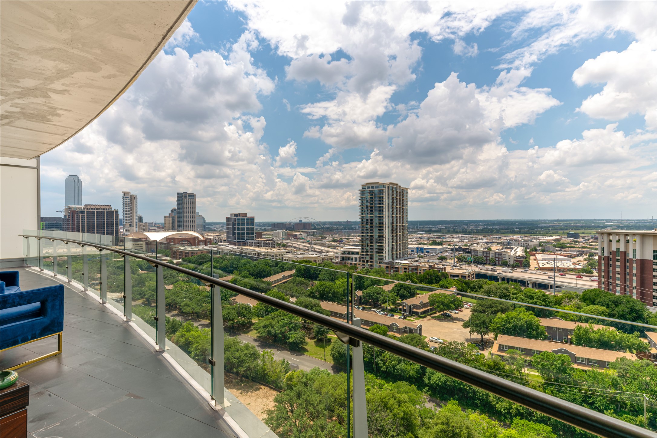 3130 N Harwood 1502