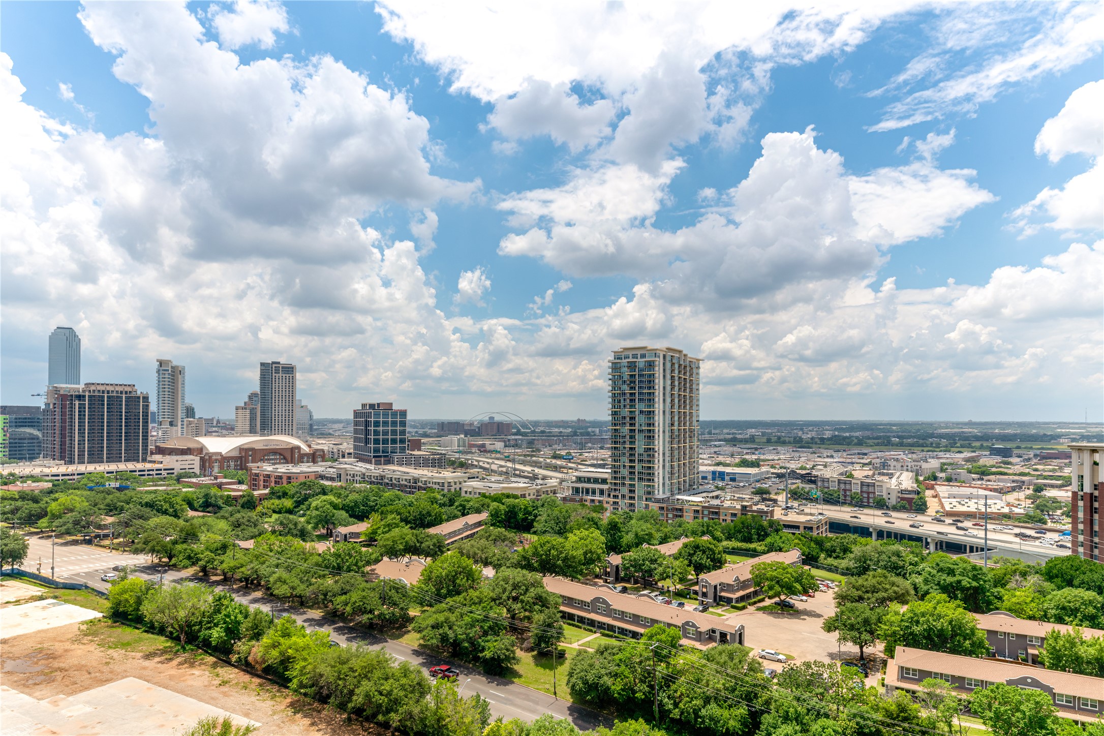 3130 N Harwood 1502