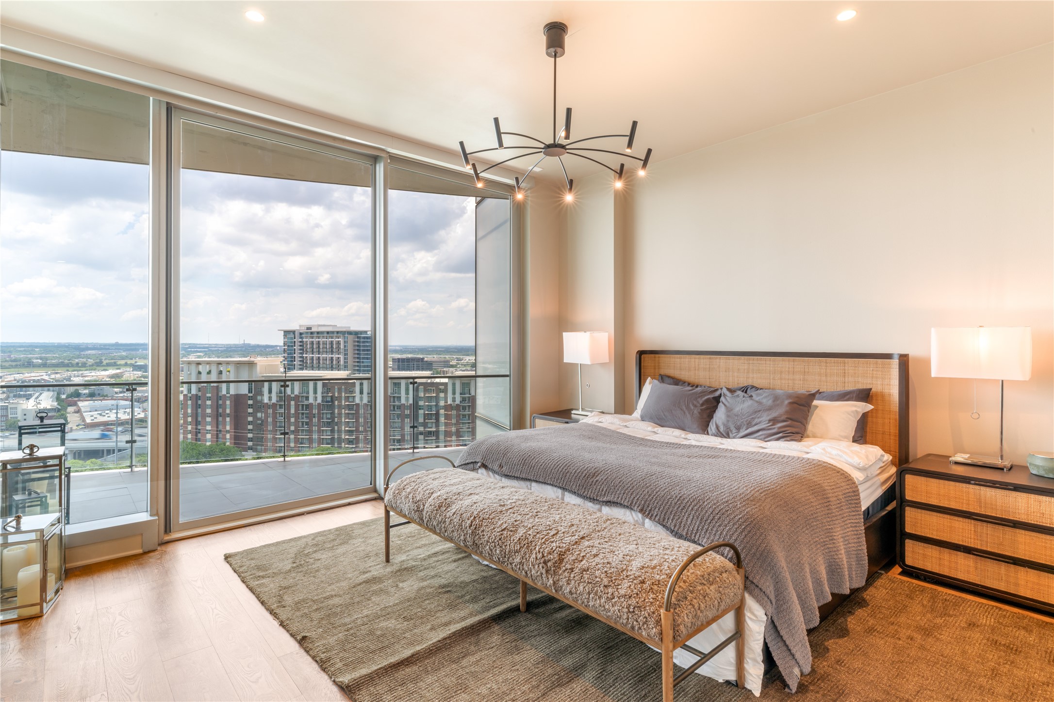 3130 N Harwood 1502