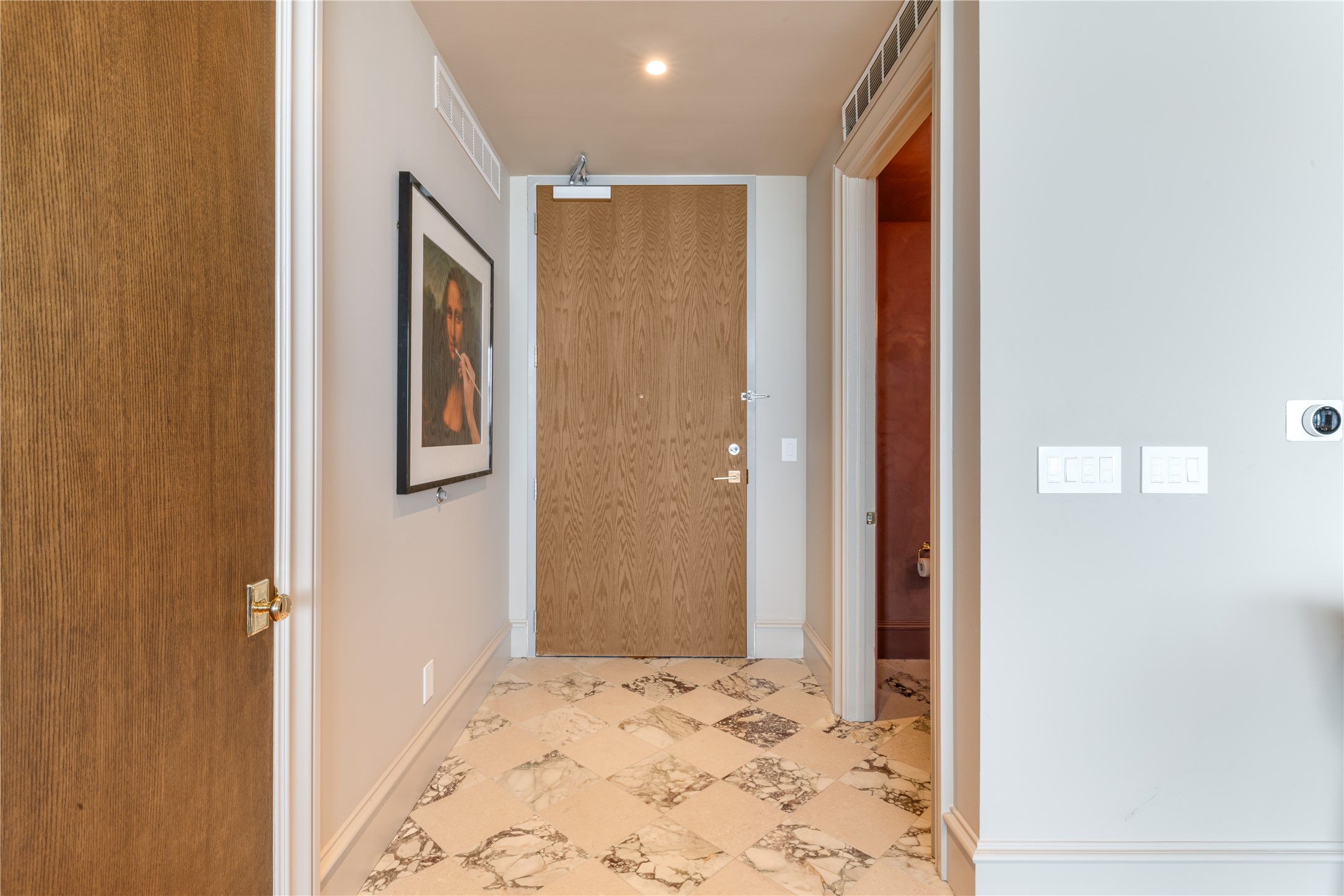 3130 N Harwood 1502