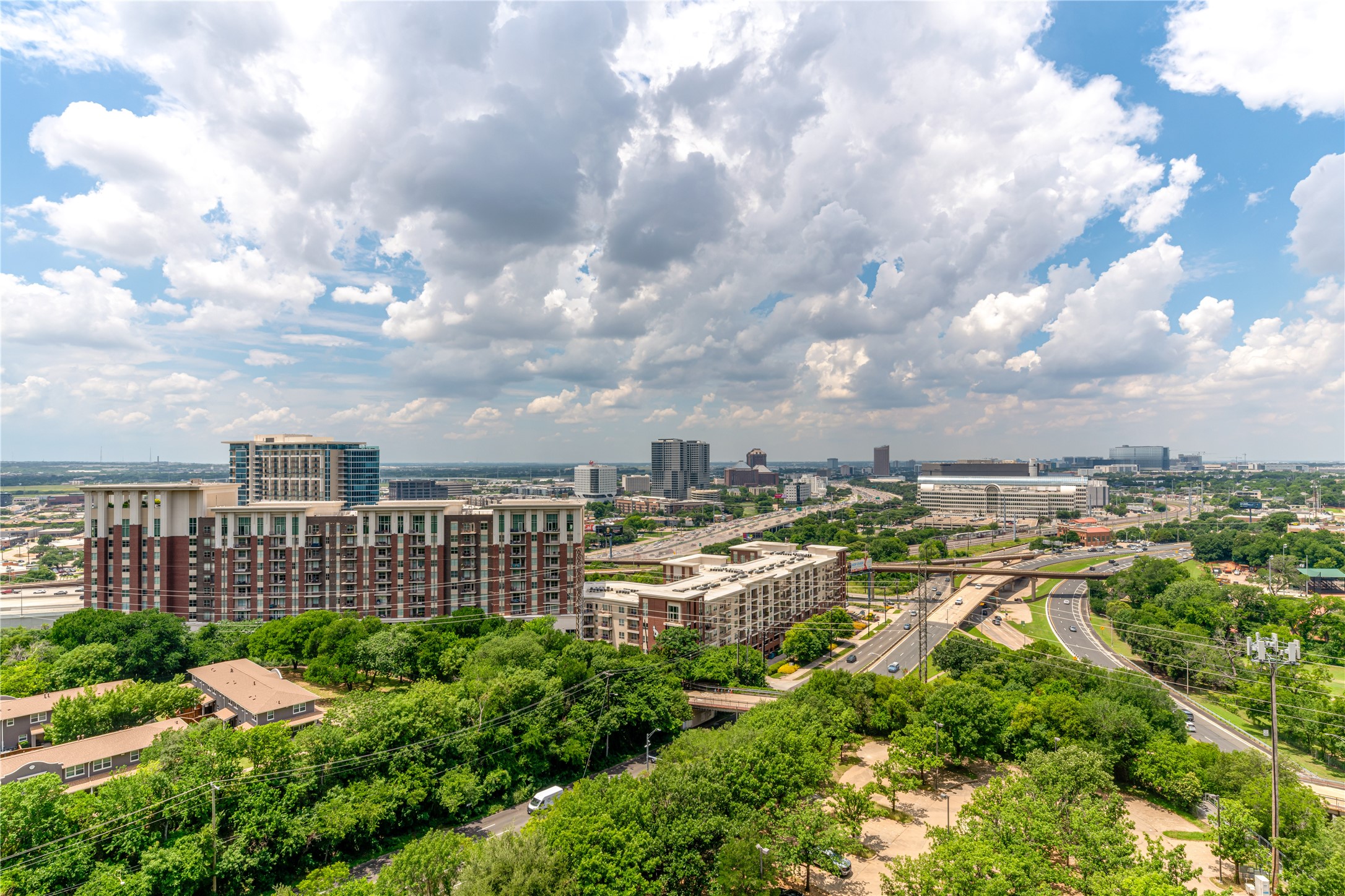 3130 N Harwood 1502