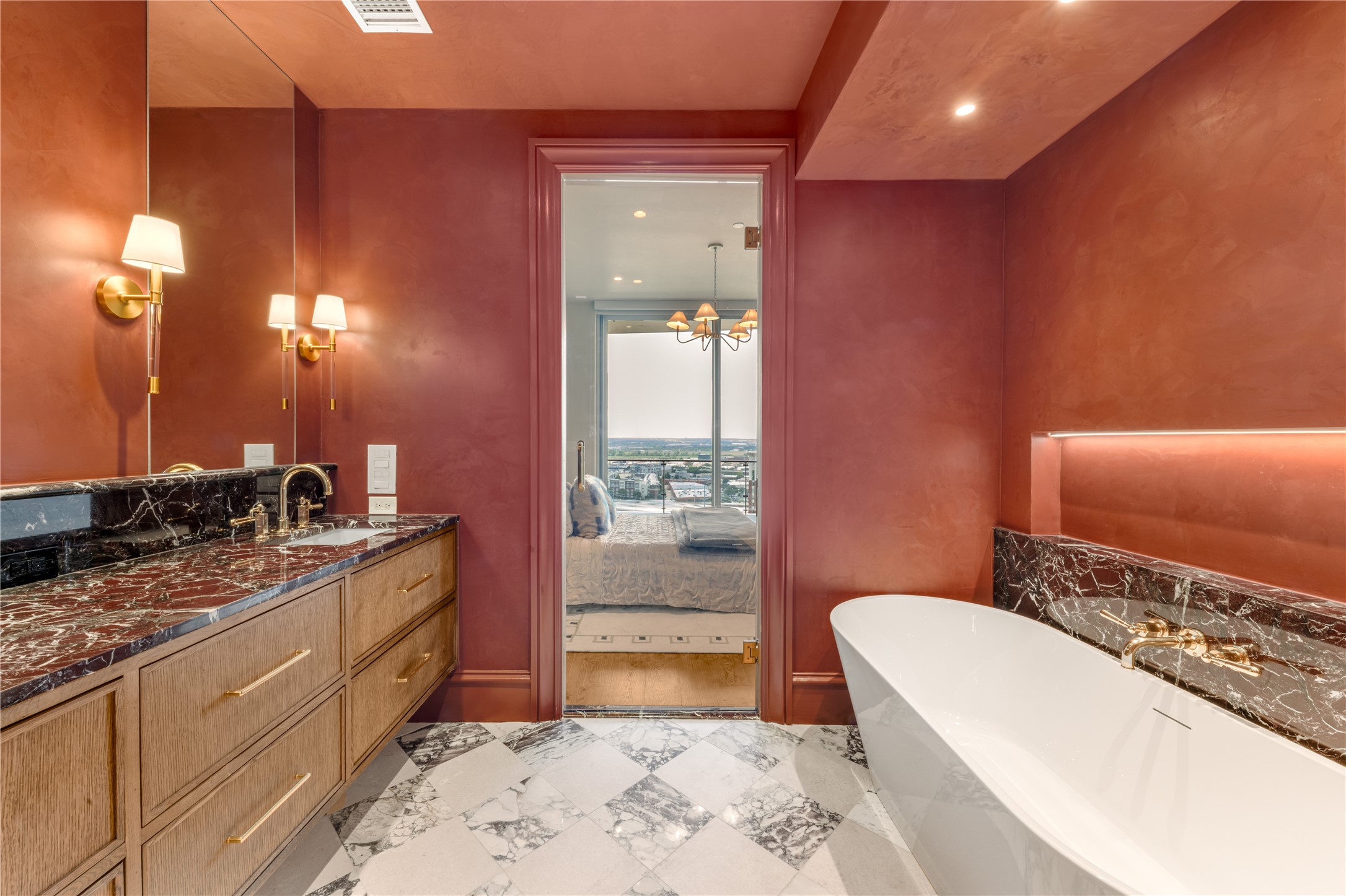 3130 N Harwood 1502