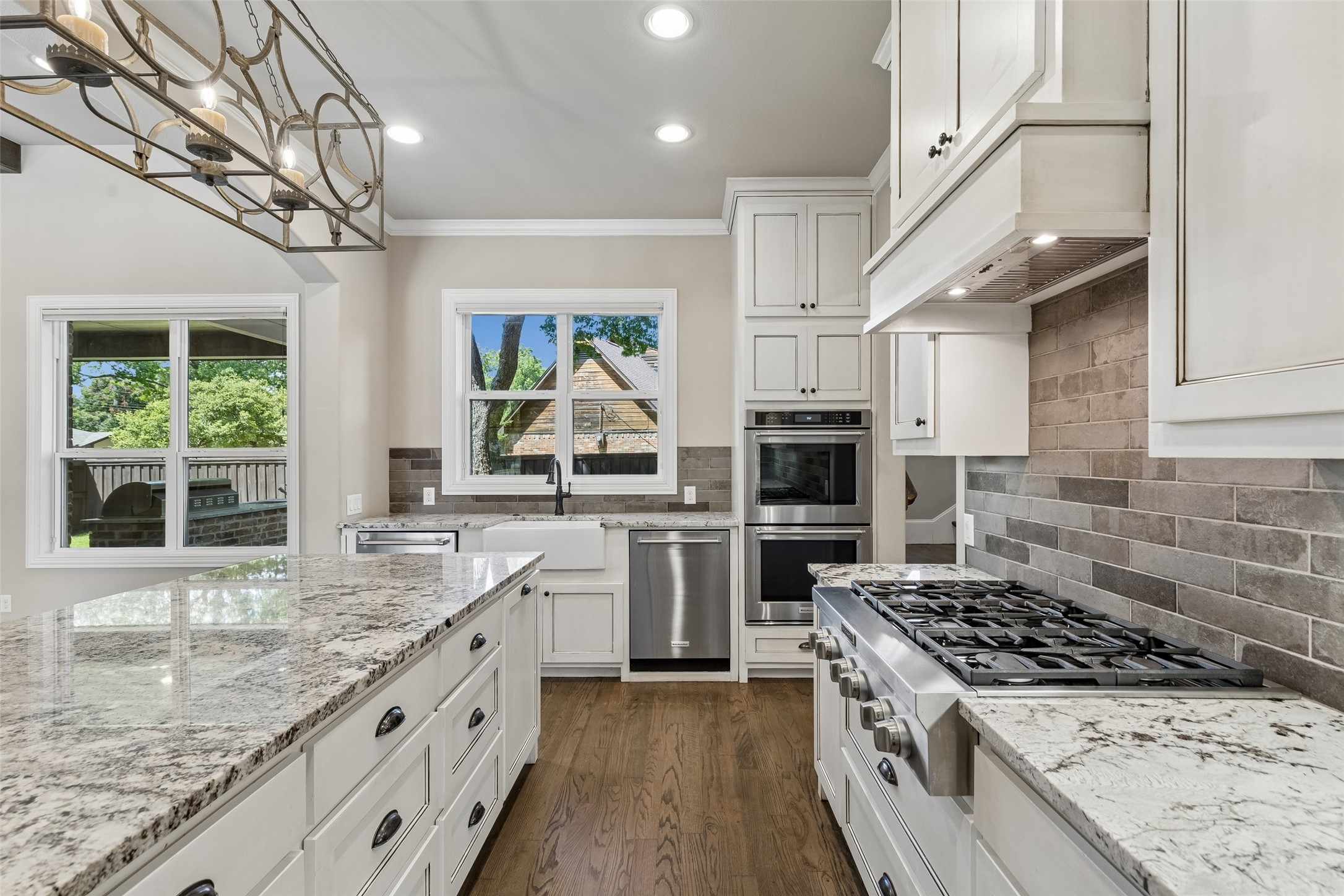 2737 Farmers Branch Lane