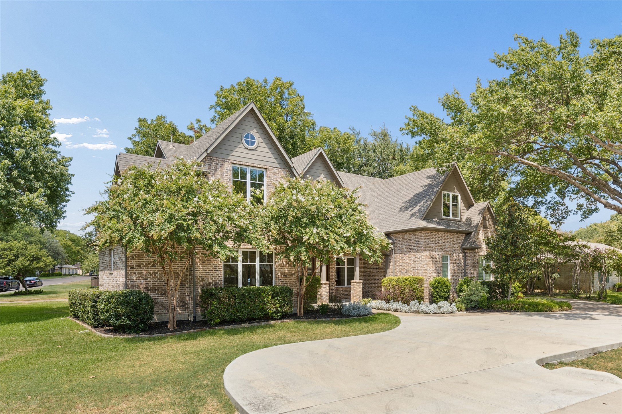 2737 Farmers Branch Lane