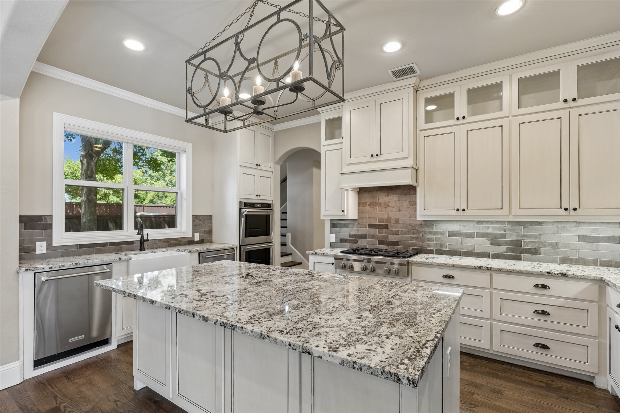 2737 Farmers Branch Lane