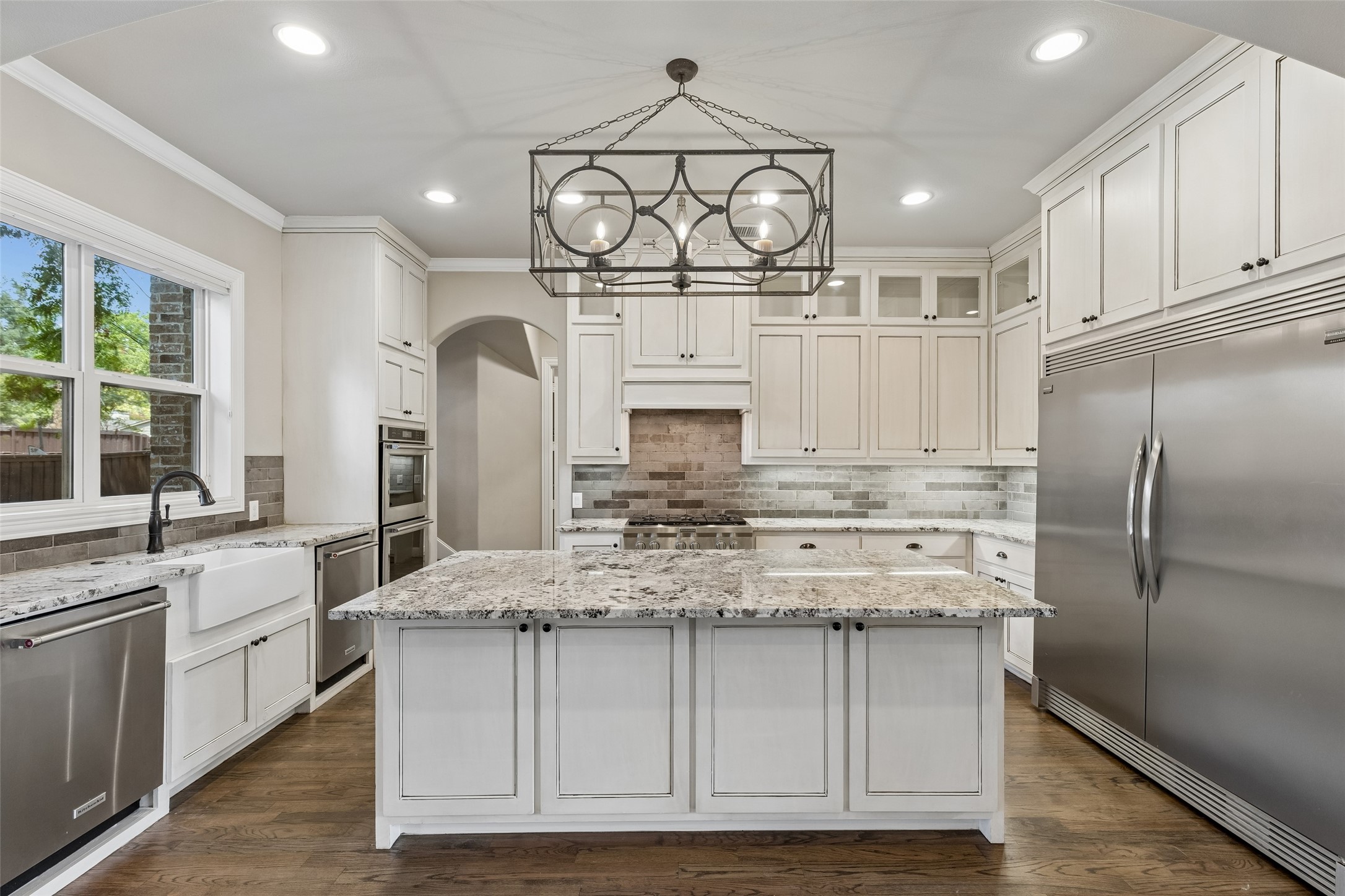 2737 Farmers Branch Lane