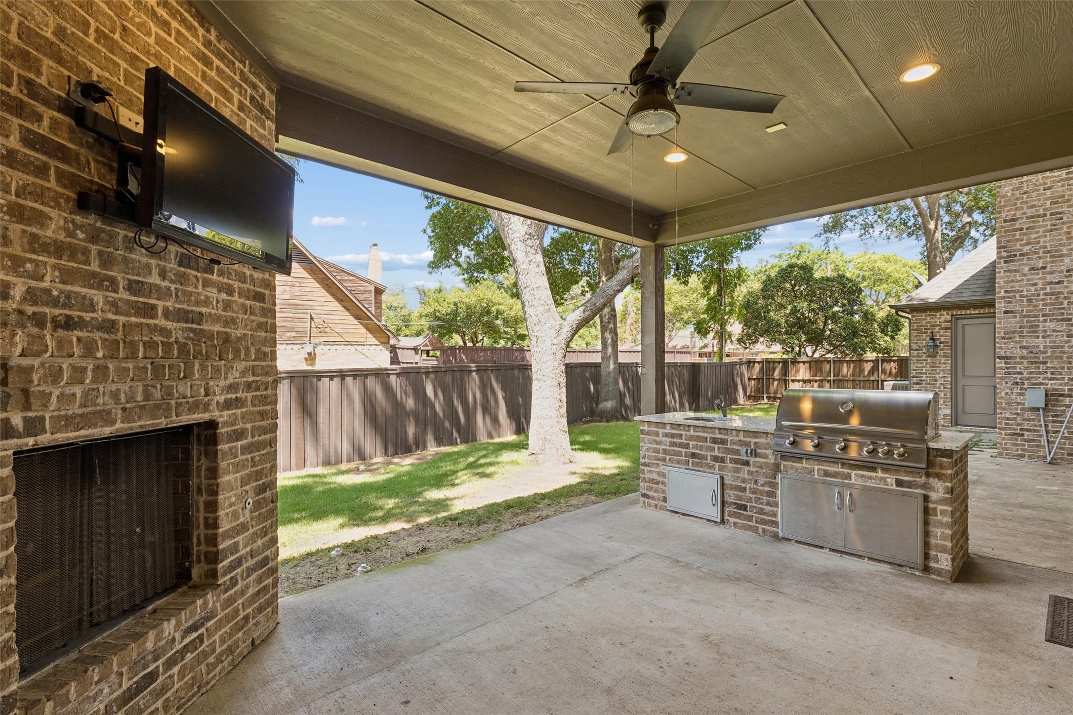 2737 Farmers Branch Lane