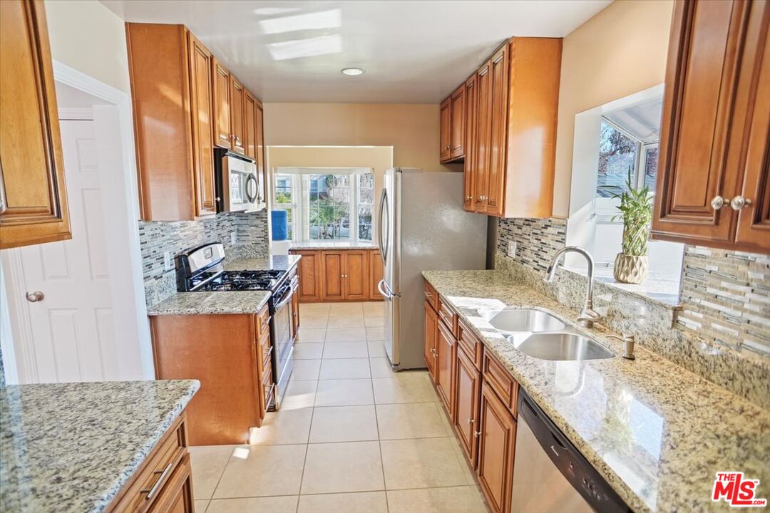 2755 Mansfield Dr