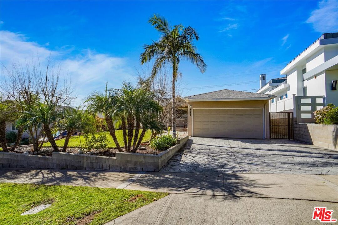 2755 Mansfield Dr