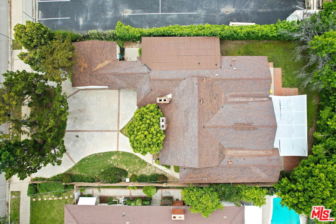 14011 Magnolia Blvd