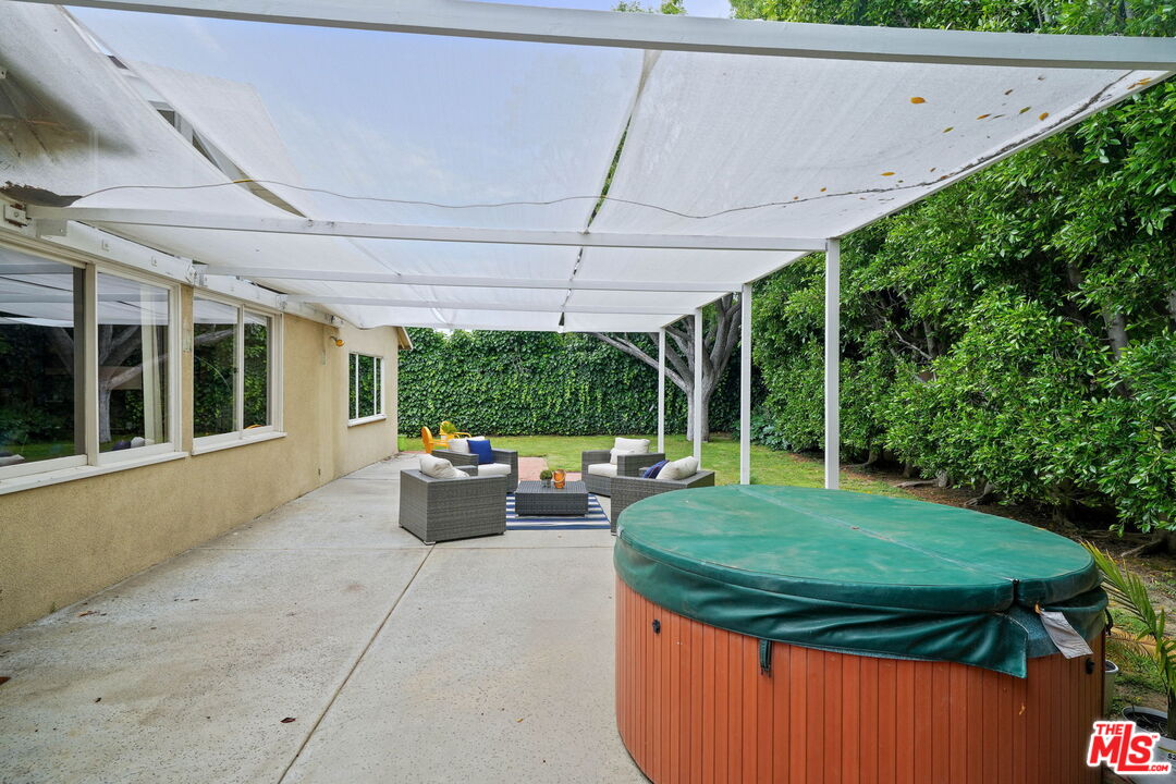14011 Magnolia Blvd