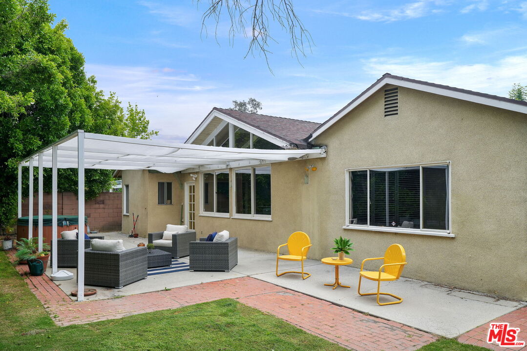 14011 Magnolia Blvd