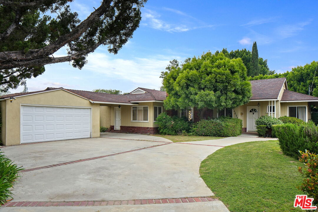14011 Magnolia Blvd