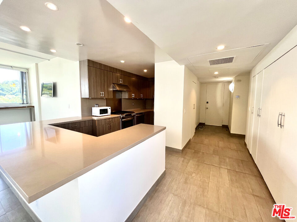 17350 W Sunset Blvd Unit: 602