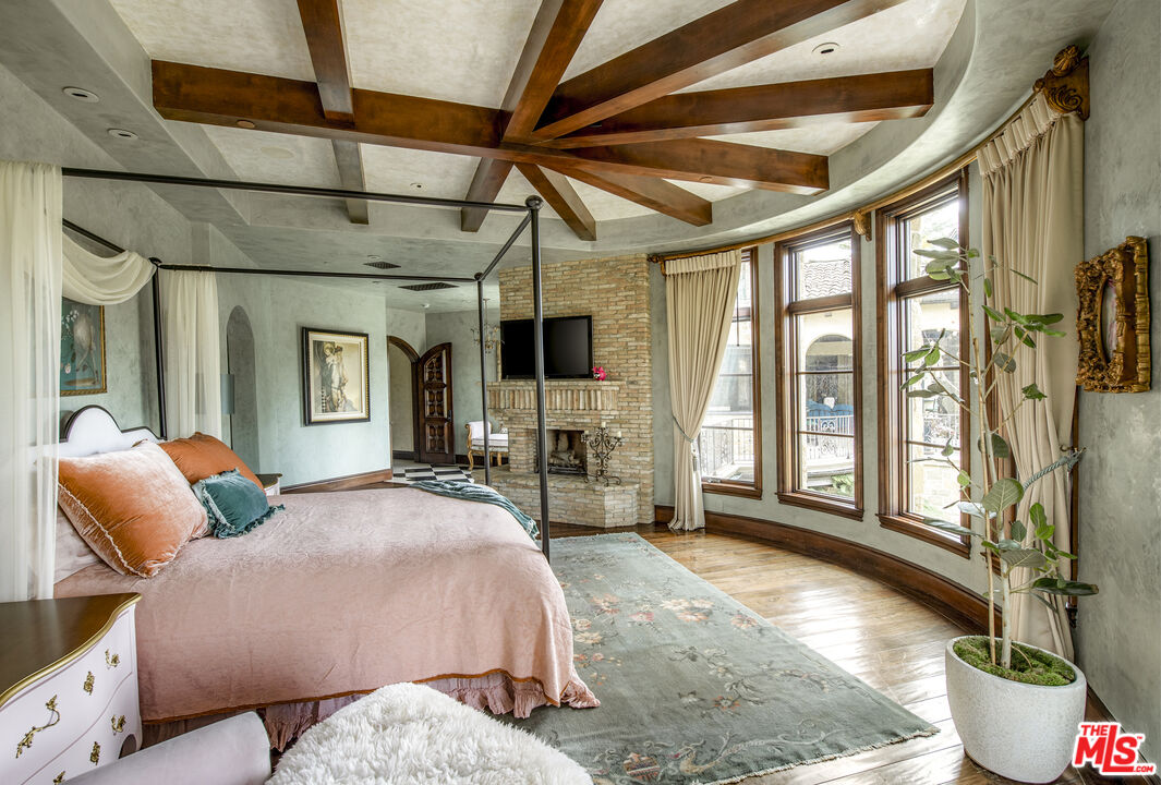 427 La Marina Dr