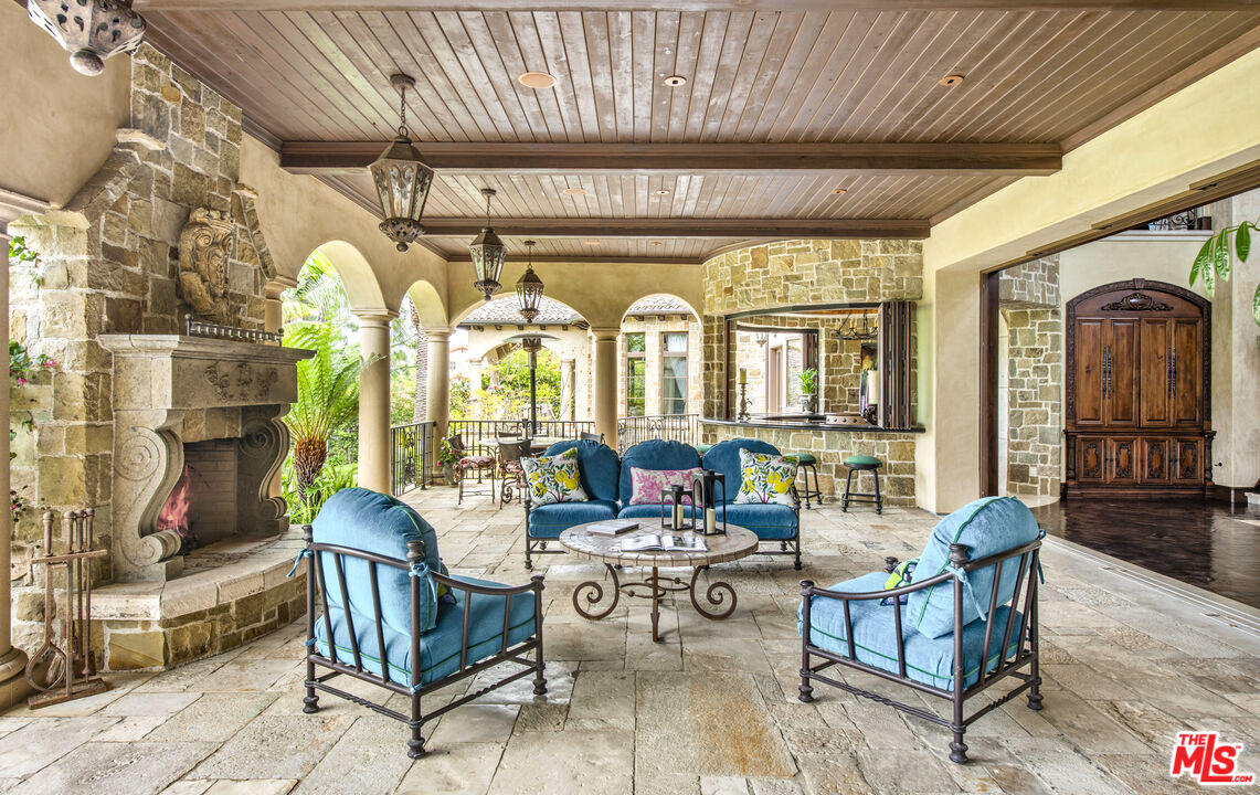 427 La Marina Dr