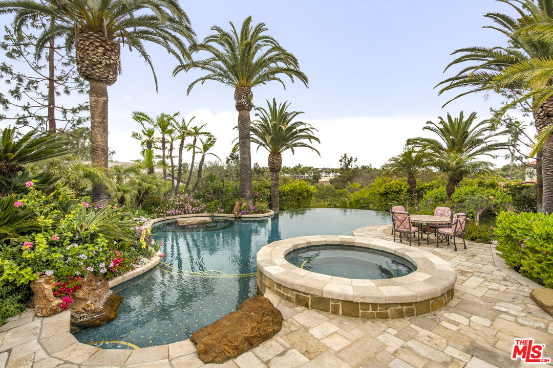 427 La Marina Dr