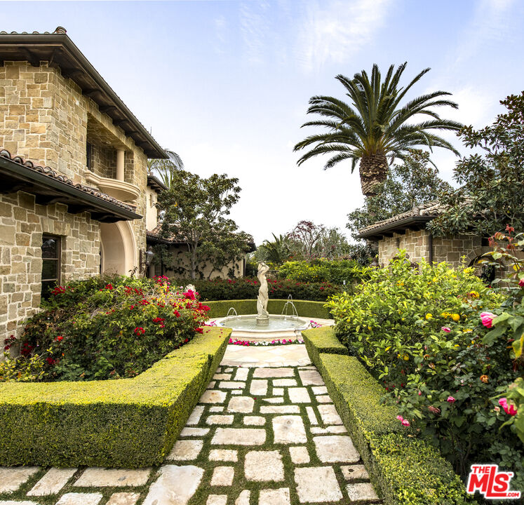 427 La Marina Dr