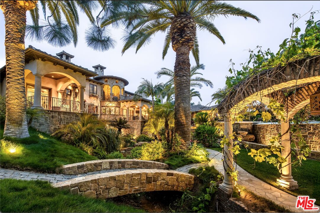 427 La Marina Dr