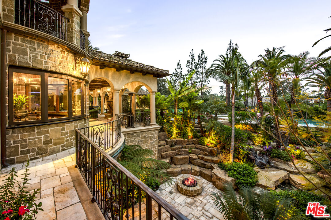 427 La Marina Dr