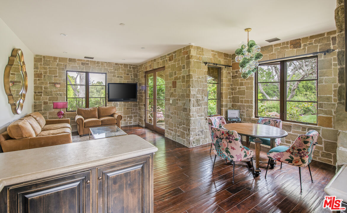 427 La Marina Dr