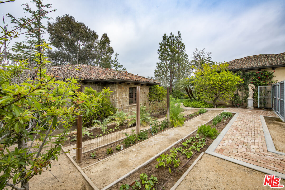 427 La Marina Dr