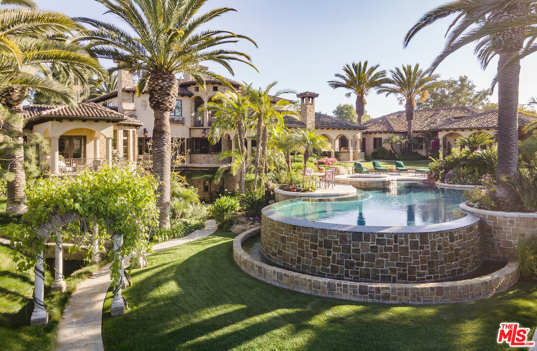 427 La Marina Dr