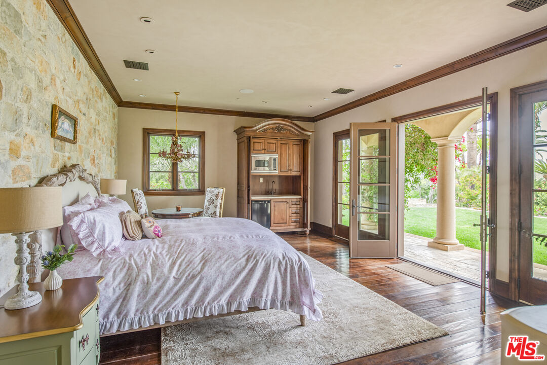 427 La Marina Dr