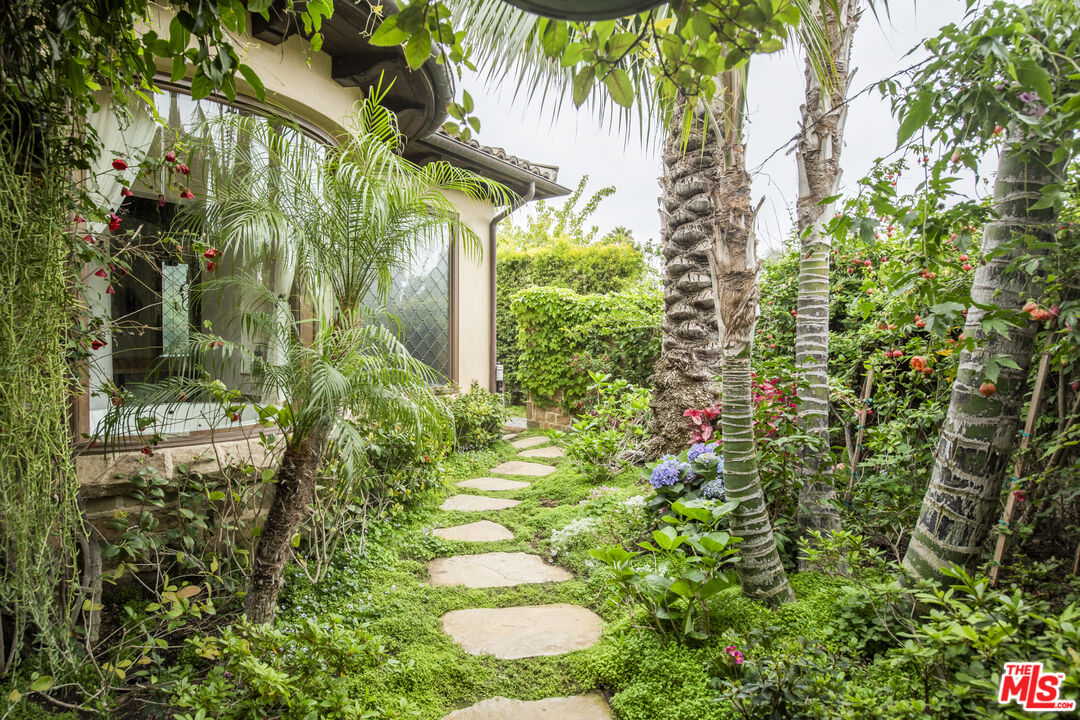 427 La Marina Dr