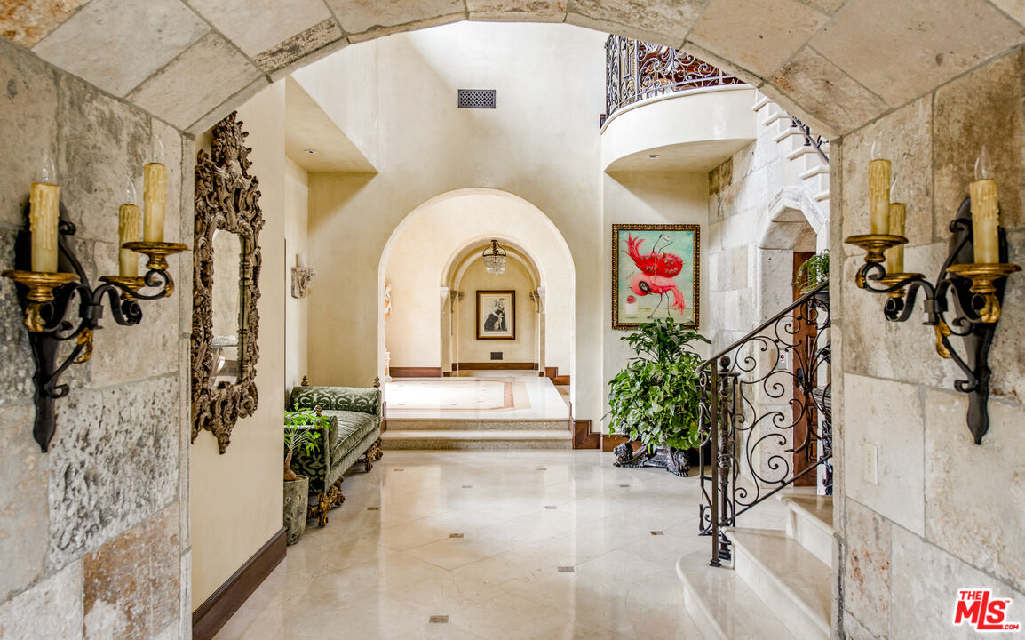 427 La Marina Dr