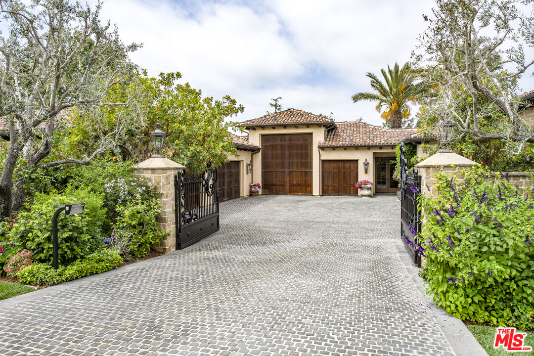 427 La Marina Dr