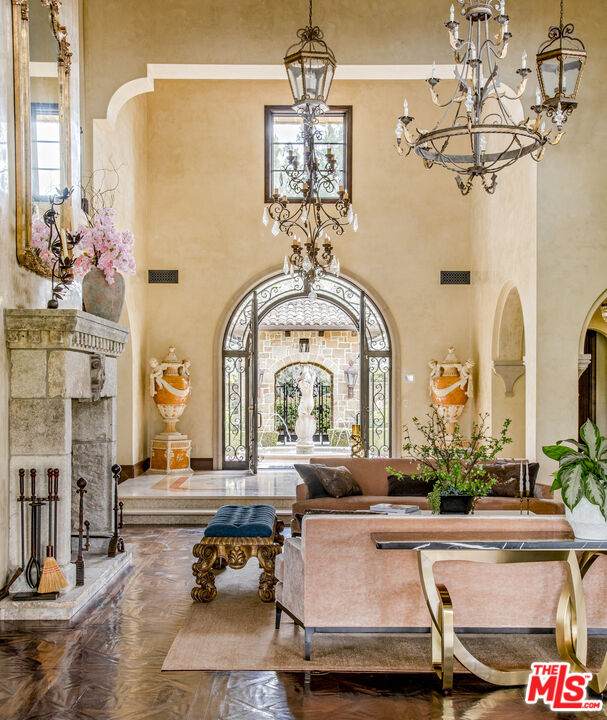 427 La Marina Dr