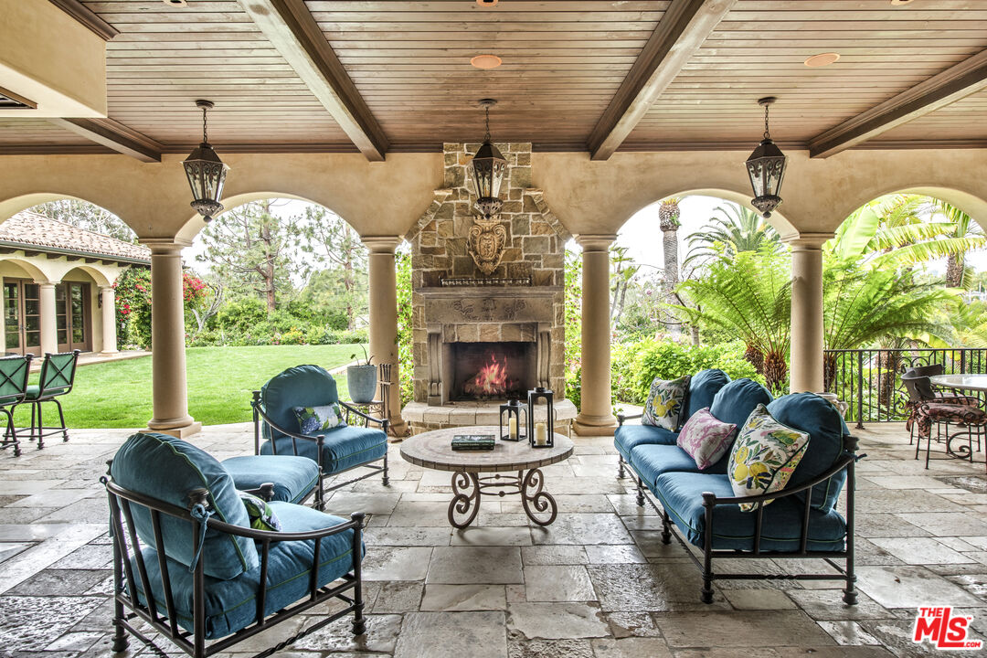 427 La Marina Dr