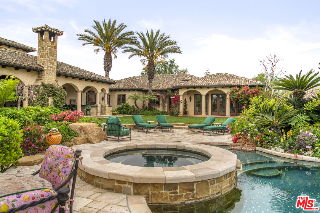 427 La Marina Dr