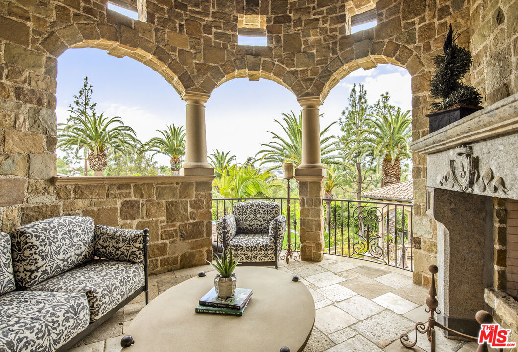 427 La Marina Dr