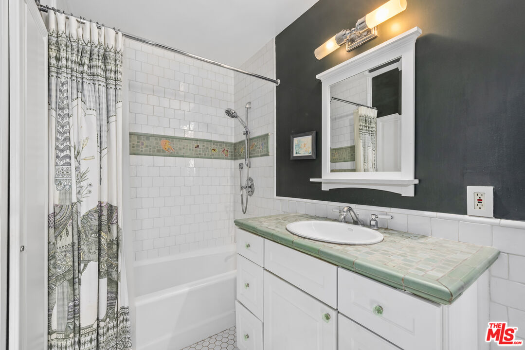 2412 Ocean Ave Unit: 4