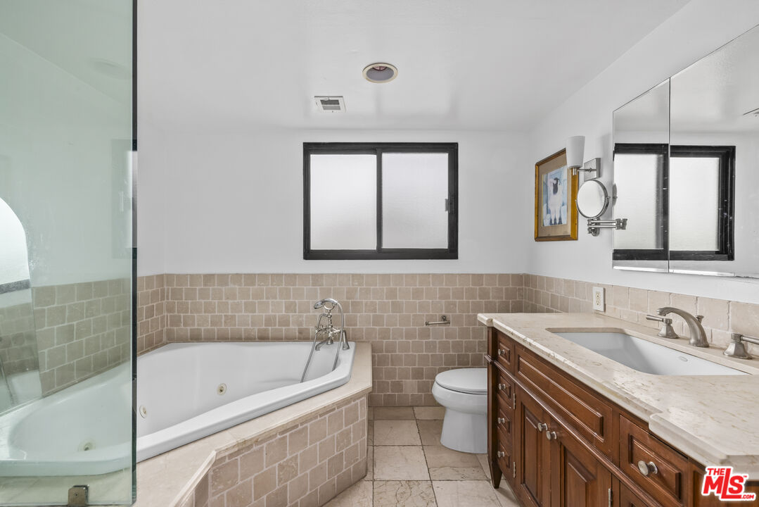 2412 Ocean Ave Unit: 4
