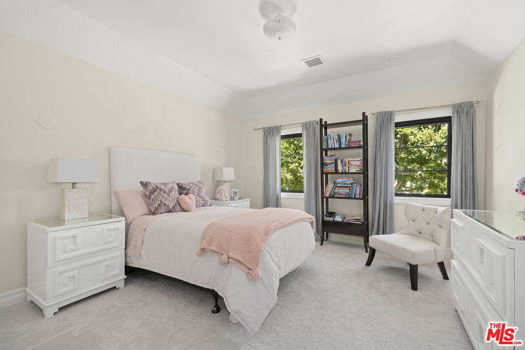 2325 Duxbury Cir