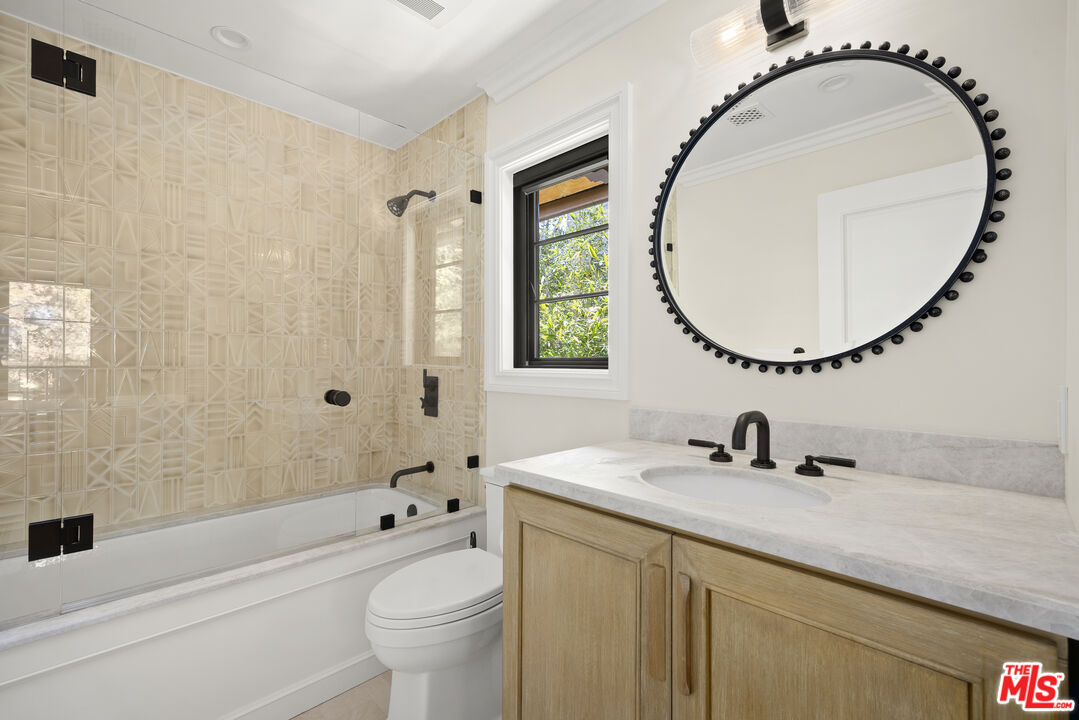 2325 Duxbury Cir