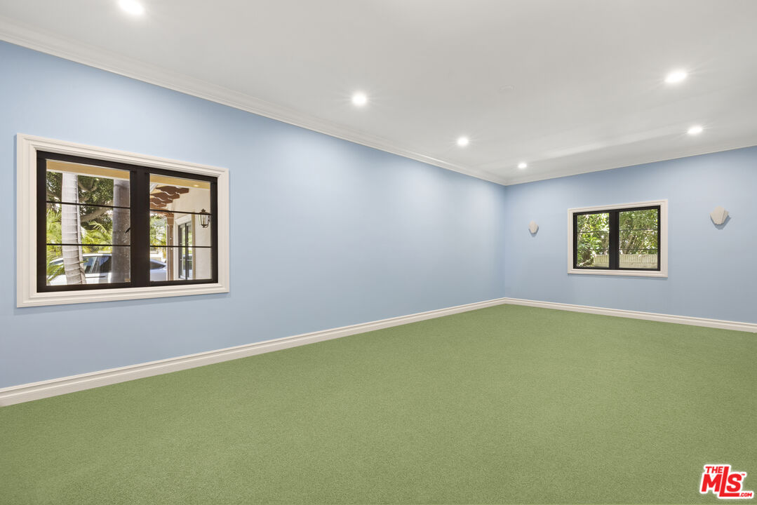 2325 Duxbury Cir