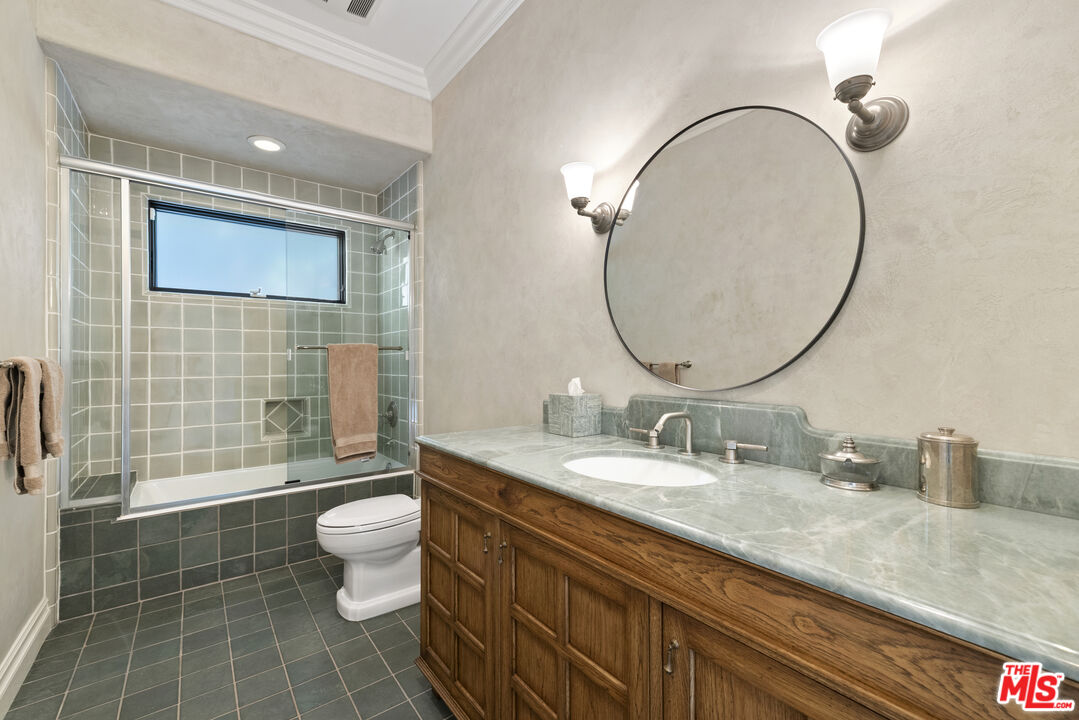 2325 Duxbury Cir