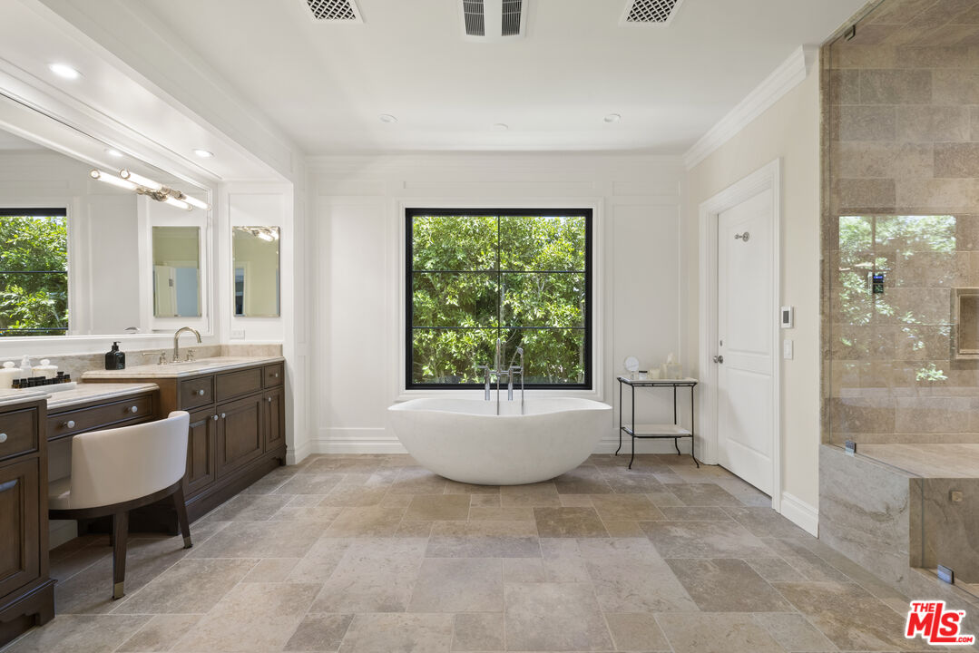 2325 Duxbury Cir