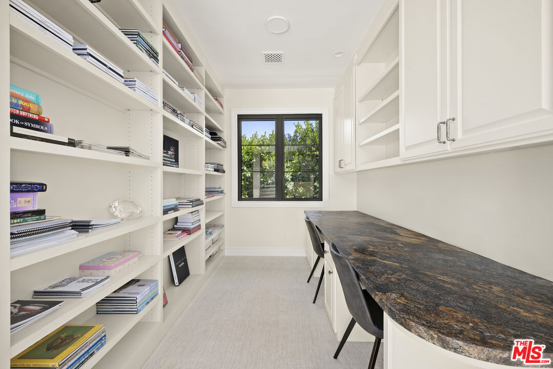 2325 Duxbury Cir