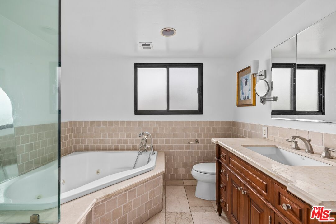 2412 Ocean Ave Unit: 4