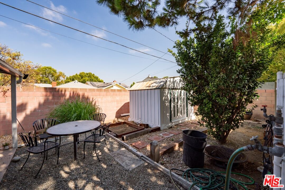 8615 Calmosa Ave